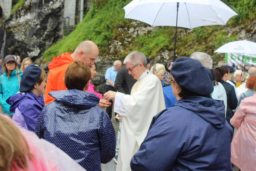 Fr. Frank O'Dea speaks to Sacred Space102fm about the Lourdes Virtual Pilgrimage